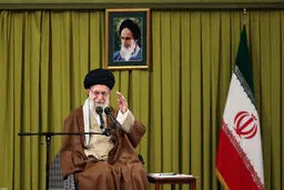 رهبر معظم انقلاب: مهم‌ترین وظیفه دولت برطرف کردن موانع کسب و کار است/ رشد نقدینگی باید متوقف شود