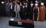 اقامه نماز رهبر معظم انقلاب بر پیکر آیت‌الله امامی کاشانی