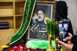 برگزاری مراسم بزرگداشت رئیس‌جمهور و همراهانش از سوی رهبر انقلاب
