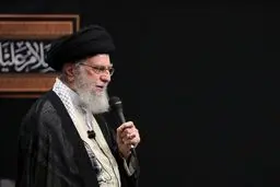رهبر انقلاب:مقابله با یزیدیان همیشه سلاح دست گرفتن نیست