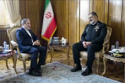 دیدار فرمانده نیروی دریایی با عراقچی + عکس