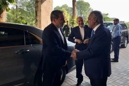 دیدار رسمی و رایزنی عراقچی با وزیر خارجه پاکستان