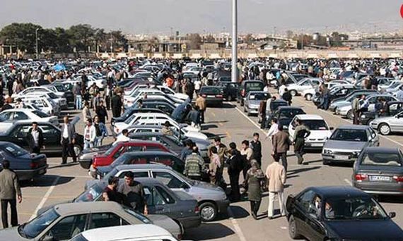 موافقان و مخالفان عرضه خودرو در بورس کالا چه می‌گویند؟