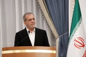 پزشکیان: می‌توان به‌جای قطع برق صنایع، کارمندان را دورکار کرد