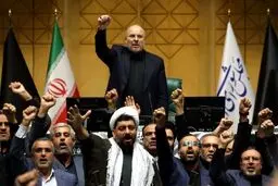 نمایندگان مجلس در واکنش به تحولات سوریه در صحن مجلس شعار سر دادند