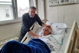 مهدی مناجاتی، سرمربی سابق تیم ملی در بیمارستان بستری شد