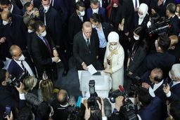 اردوغان در ریاست «عدالت و توسعه» ابقا شد