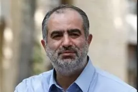 انتقاد تند آشنا از قالیباف: خوب نیست هر نوشته‌ای که بدستتان می‌دهند با صدای بلند بخوانید