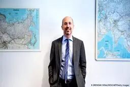 رابرت مالى پیش از سفر وانگ یى با چینى‌ها تماس گرفت