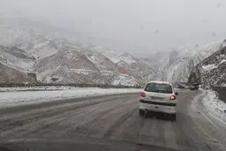 بارش برف و باران و ترافیک نیمه‌سنگین در جاده‌های کشور