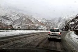 بارش برف و باران و ترافیک نیمه‌سنگین در جاده‌های کشور