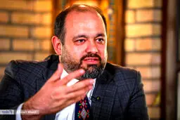 شریعتی: جنب و جوش شدیدی در کاسبان تحریم به راه افتاده و نعره می‌زنند / اثر فوری مذاکرات روی نرخ دلار