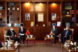 سند همکاری ۲۵ ساله ایران و چین نهایی شد/ لاریجانی: جمهوری اسلامی ایران مستقلا در مورد روابطش با کشورها تصمیم می‌گیرد