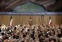 رهبر انقلاب: در زمینه‌ نشان دادن پیشرفت‌ها کم کاریم/ یکی از مشکلات ما، وابستگی به دلار است