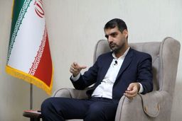 انتقاد تند نماینده پایداری به ظریف: تو غلط کردی، تو کی هستی؟