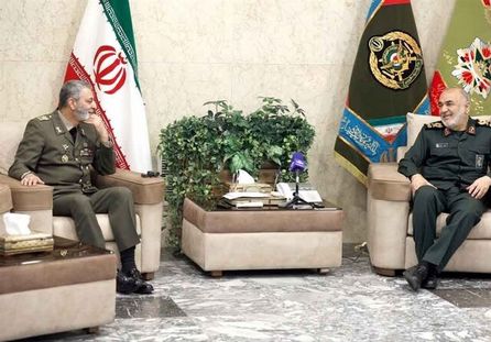 فرمانده کل ارتش در دیدار با فرمانده کل سپاه: ارتش و سپاه پیشمرگ یکدیگر و سپر گلولههای دشمن هستند