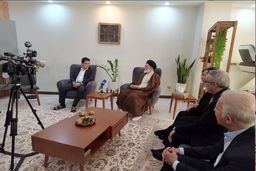نمایندگان رهبر انقلاب در منزل تعدادی از جانبازان حضور یافتند + عکس