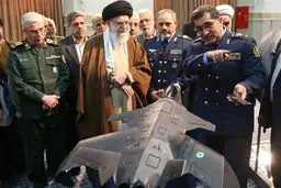 رهبر انقلاب در بازدید از آخرین دستاوردهای صنعت دفاعی کشور + عکس