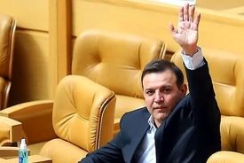 بعد از کفاشیان عزیزی خادم هم خواستار لغو انتخابات و ارائه مستندات قانونی شد + سند