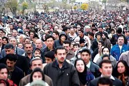 روزنامه همشهری: دروغ می‌گویند ایرانیان غمگیند؛ ما شادترین مردم جهان هستیم
