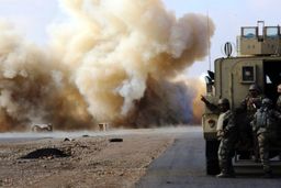 انفجار دو بمب در مسیر کاروان نظامیان اشغالگر در عراق