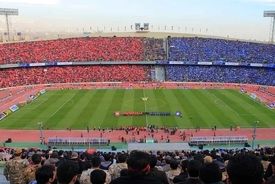 ورزشگاه برای دربی نصف می‌شود