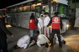حماس ۱۲ اتوبوس حامل اسیران فلسطینی را تحویل گرفت