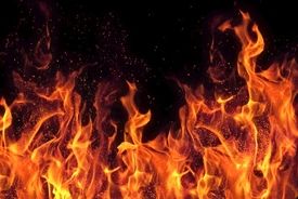 آتش‌سوزی در خوابگاه دختران/ ۲۰ دانشجوی دختر نجات یافتند