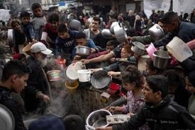 ارسال کمک‌های انسانی به غزه توسط اسرائیل متوقف شد