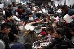 ارسال کمک‌های انسانی به غزه توسط اسرائیل متوقف شد
