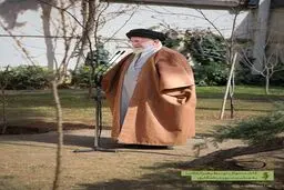 رهبر انقلاب در لحظه کاشت نهال در روز درختکاری + عکس