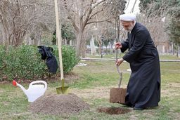 تاکید رئیس قوه قضائیه بر حفاظت از محیط زیست در روز درختکاری