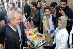 پزشکیان از گلخانه مکانیزه ورامین بازدید کرد