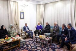 حضور پزشکیان در منزل علی نصیریان به مناسبت روز جهانی تئاتر