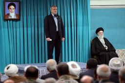 پزشکیان: شعار سرمایه گذاری برای تولید رهبری را عملیاتی خواهیم کرد
