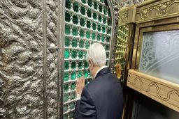عارف به زیارت حرم امام رضا(ع) مشرف شد