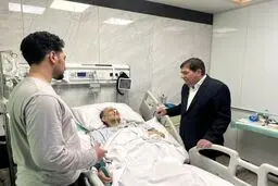 مشاور رهبر انقلاب به عیادت مجتبی رحماندوست رفت
