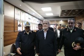 بازدید پزشکیان از ستاد فرماندهی راهور تهران