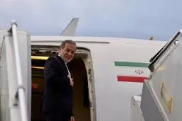 وزیر امور خارجه وارد مسقط شد