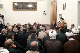 جمعی از فرماندهان نیروهای مسلح با رهبر انقلاب دیدار کردند