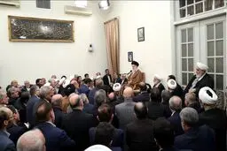 مسئولان ارشد سه قوه به دیدار رهبر انقلاب رفتند