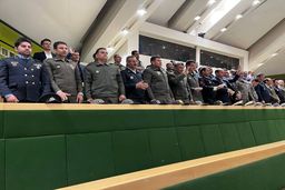 حضور فرماندهان و مدیران ستاد ارتش در صحن مجلس