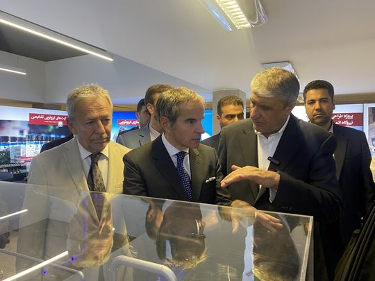 بازدید گروسی از نمایشگاه دستاوردهای صنعت هستهای ایران