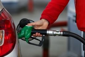 ۶۰ لیتر سهمیه بنزین یکم اردیبهشت شارژ می‌شود