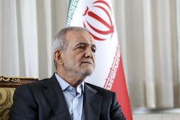 پزشکیان: قرار نیست کسی از خارج بیاید و کشور ما را بسازد/ با کمک نخبگان همه مشکلات قابل حل است