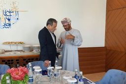 گفتگوی خصوصی عراقچی با همتای عمانی خود پیش از شروع مذاکرات