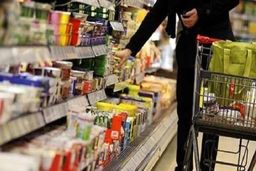 چرا قیمت کالاها با کاهش قیمت دلار پایین نمی‌آید؟