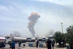 وزیر کشور از مهار ۸۰ درصد حریق بندرعباس خبر داد