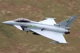 بریتانیا جنگنده‌های تایفون را به قطر ارسال می‌کند