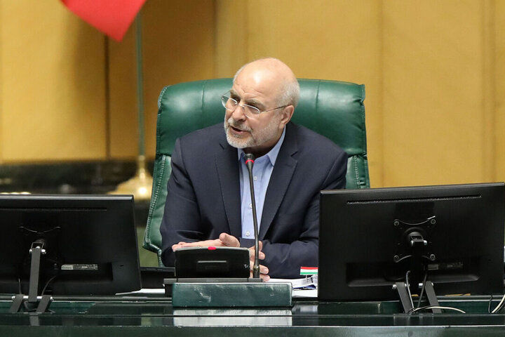 قالیباف: در صحن مجلس، قانون‌گذاری می‌کنیم و نباید از موبایل استفاده کنیم